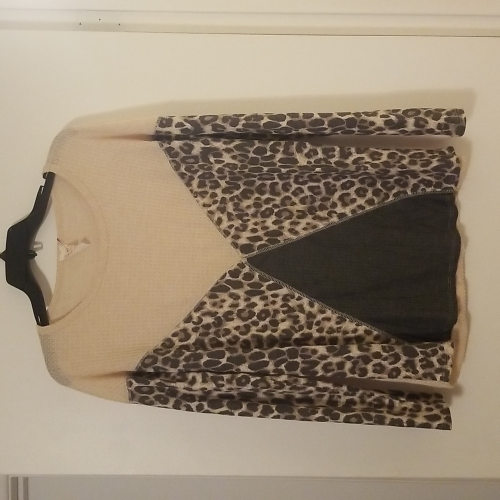 Ladies Peppy Poppy leopard print/lightweight long sleeved shirt size xl